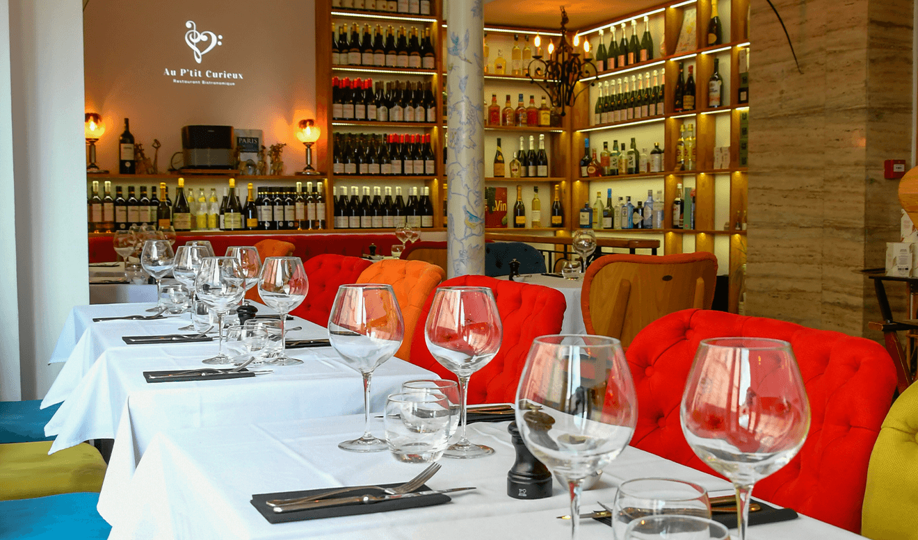 Au P'tit Curieux dining space
